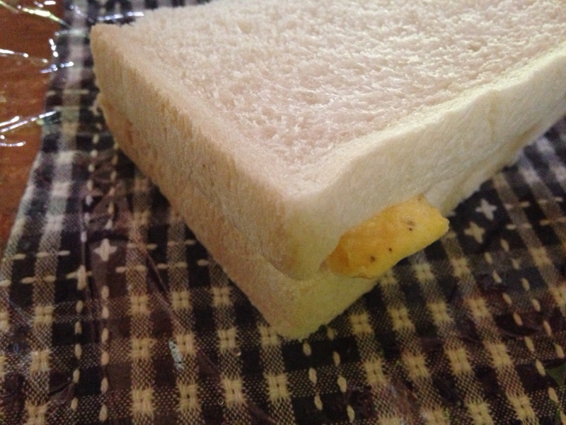 チーズ卵サンド。