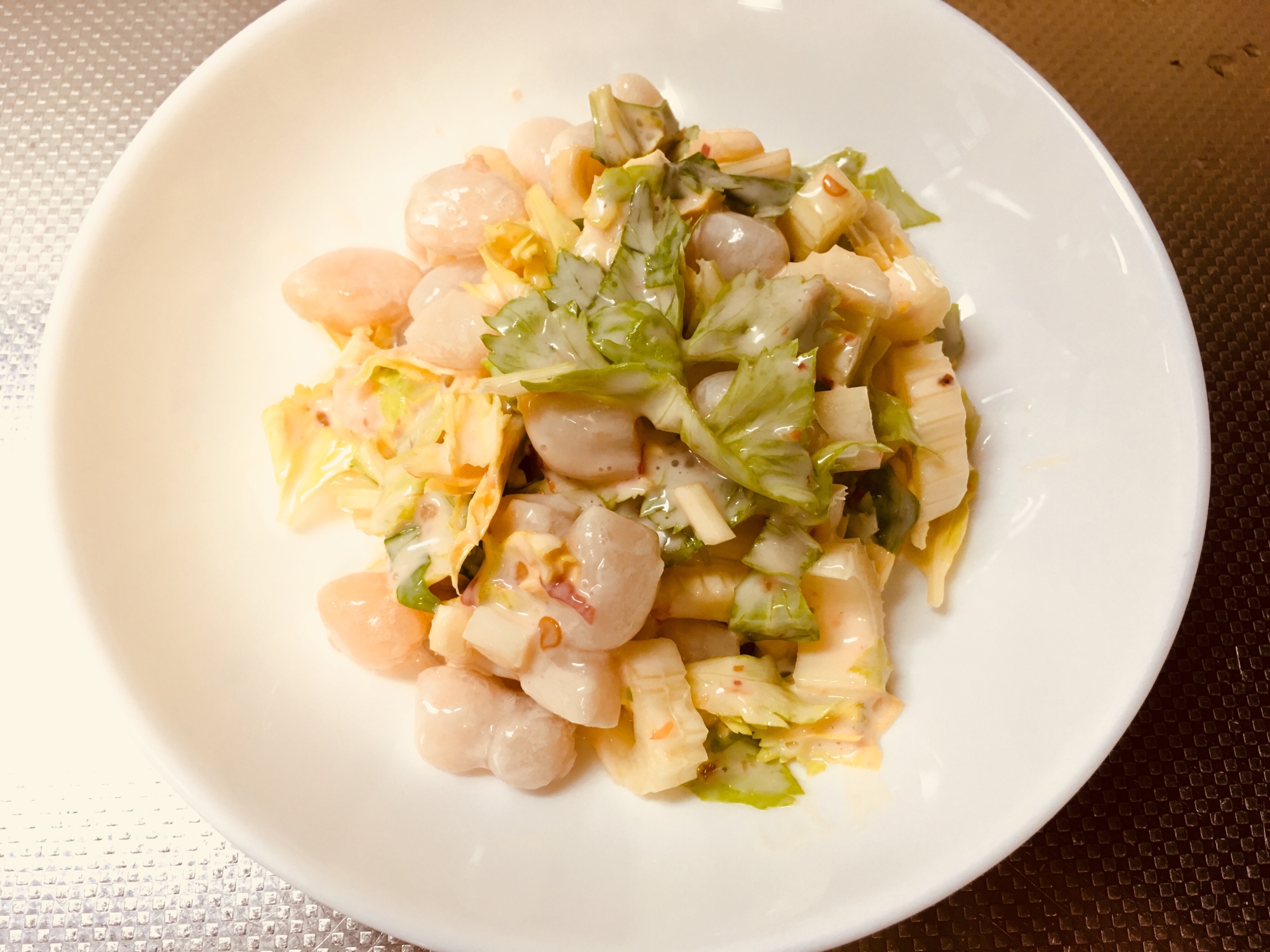 イタヤガイとセロリのスイートチリサラダ