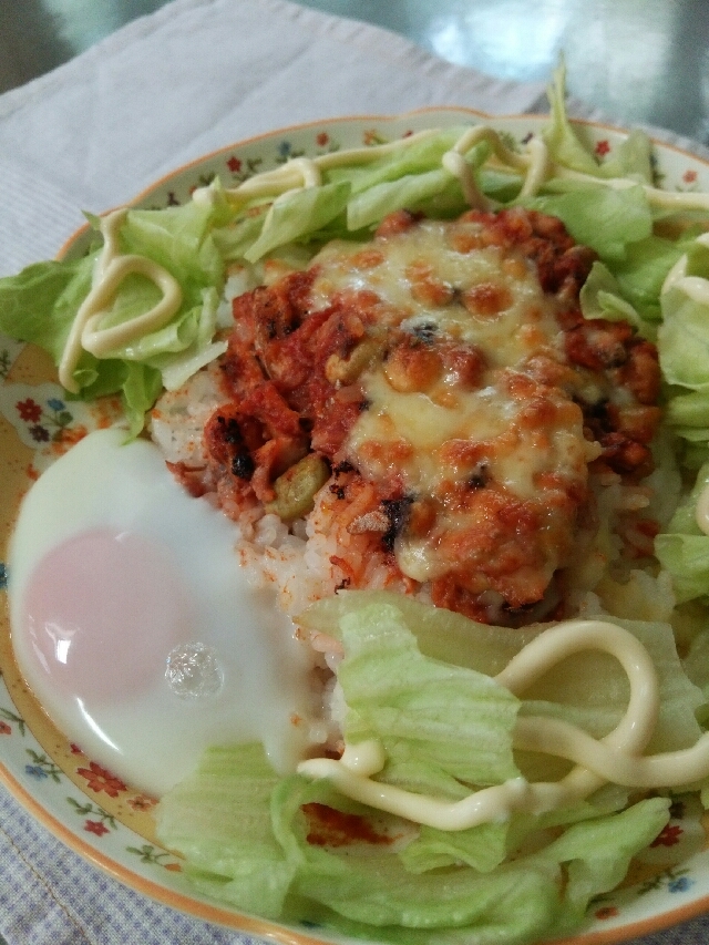 主婦のひとりごはん☆鯖缶でタコライス風ごはん