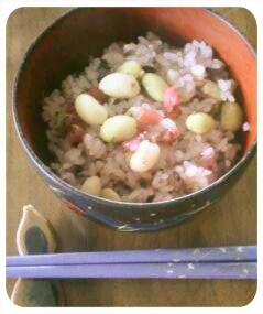 レンジで雑穀米と炊く枝豆とカリカリ梅の炊き込みご飯
