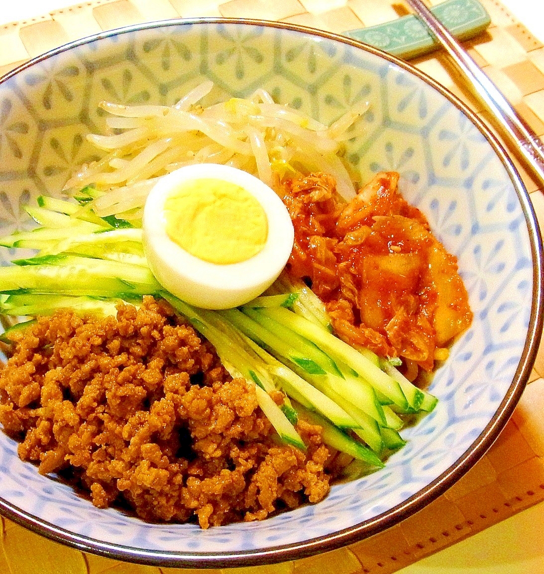 夏にぴったり♪豚そぼろのビビン麺