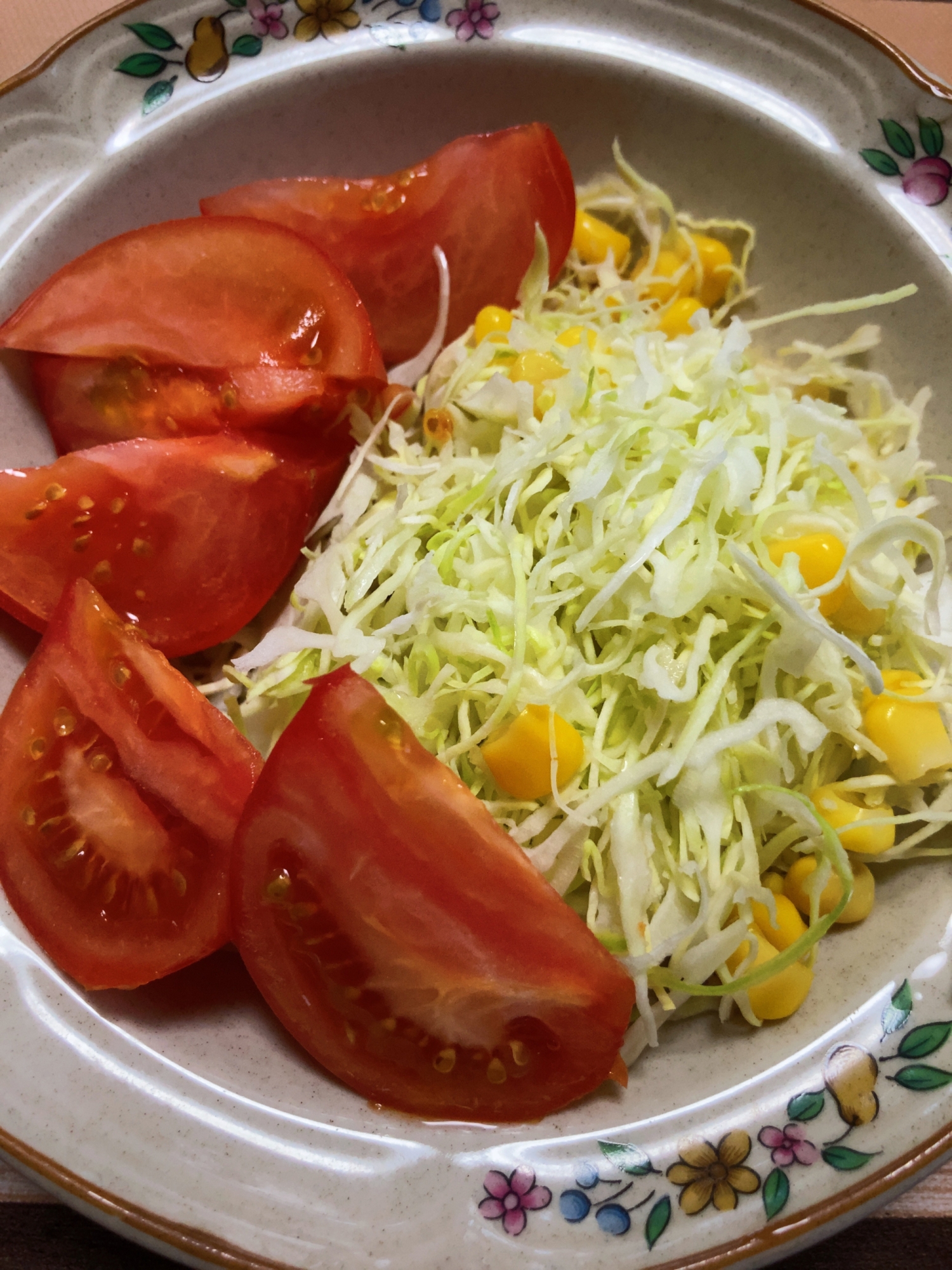 コーンキャベツのトマトサラダ