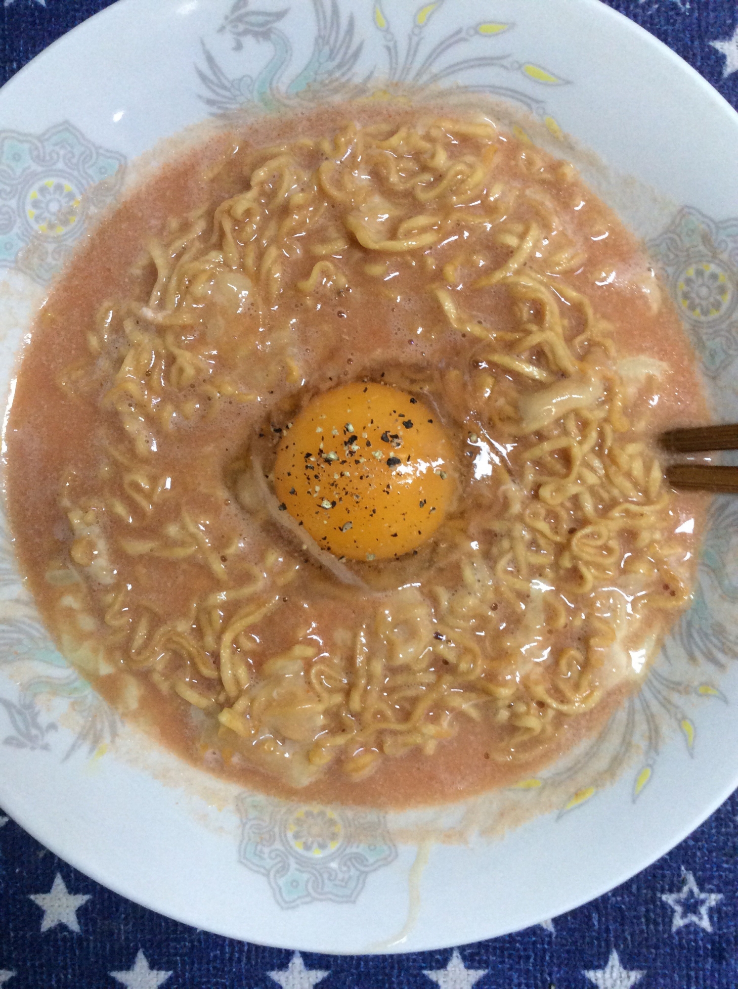 トマトジュースで♪ミルクトマトチキンラーメン