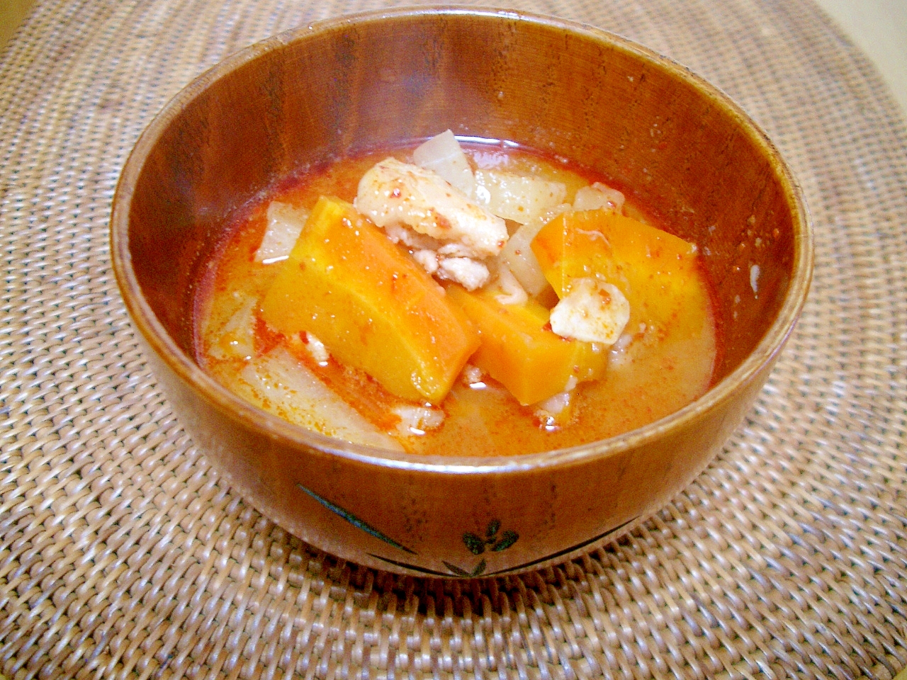 圧力鍋で簡単♪鶏ももと根菜のキムチ煮