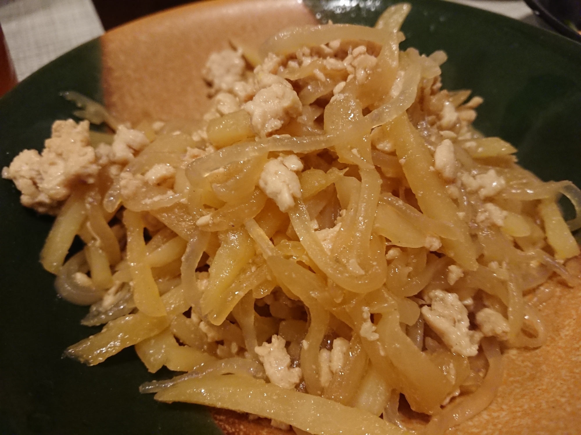 じゃがいもとしらたきのひき肉炒め煮