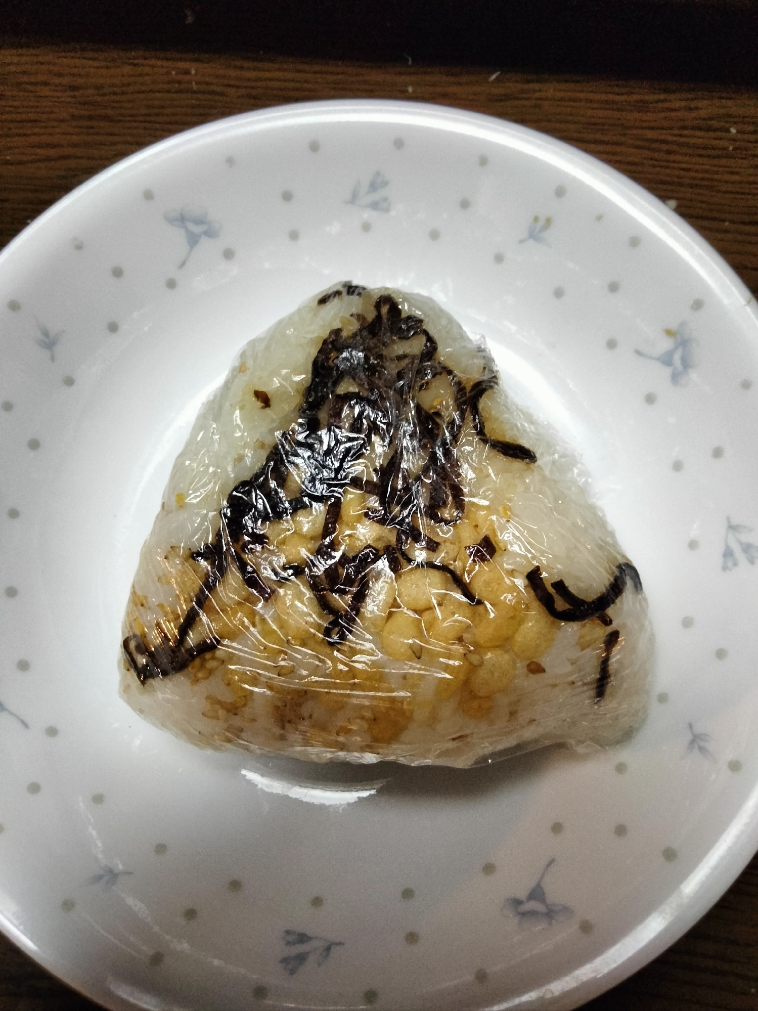 塩昆布天かす白ごまのおにぎり