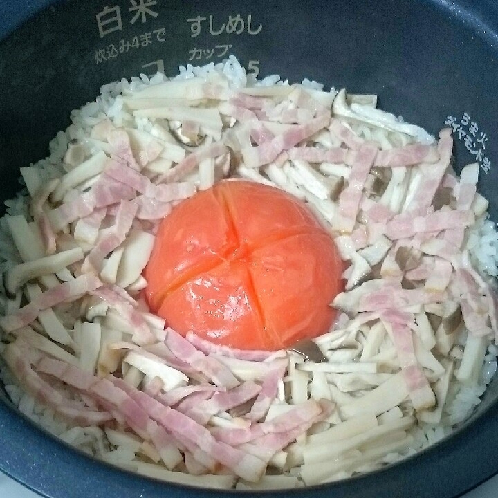 丸ごとトマトの洋風炊き込みご飯