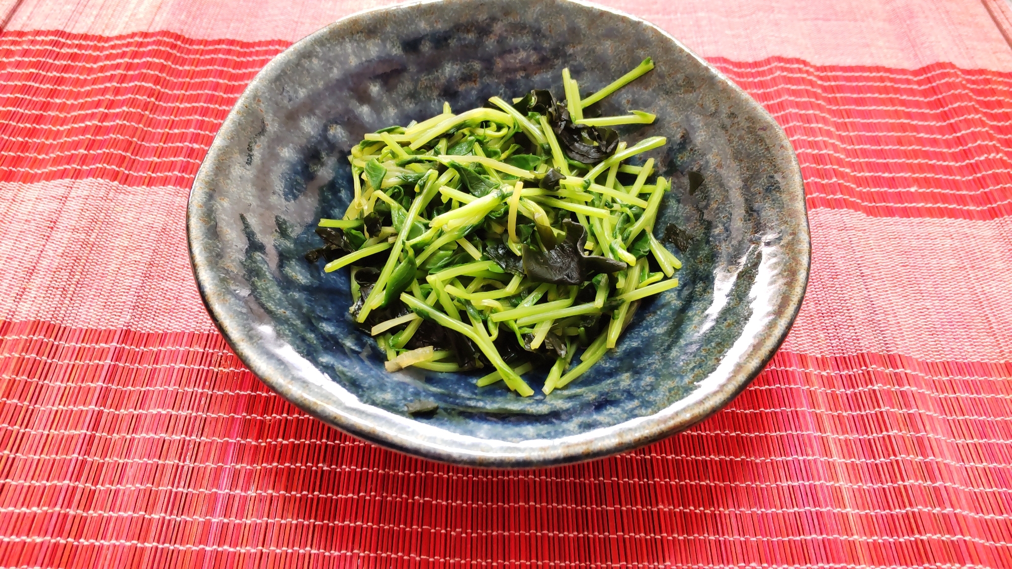 簡単!副菜!豆苗とワカメのポン酢和え〜