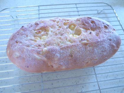 ★"オニオンベーコン　&　チーズ　のパン