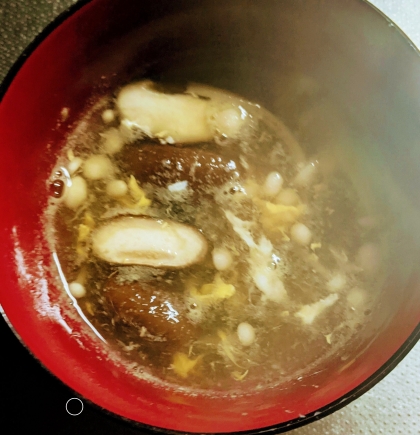椎茸とレタスと卵の中華スープ