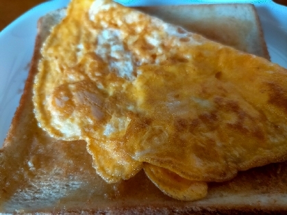アンチョビチーズのオムレツトースト