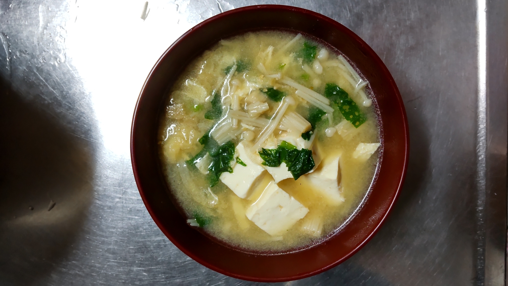 具だくさん！豆腐とえのきの味噌汁