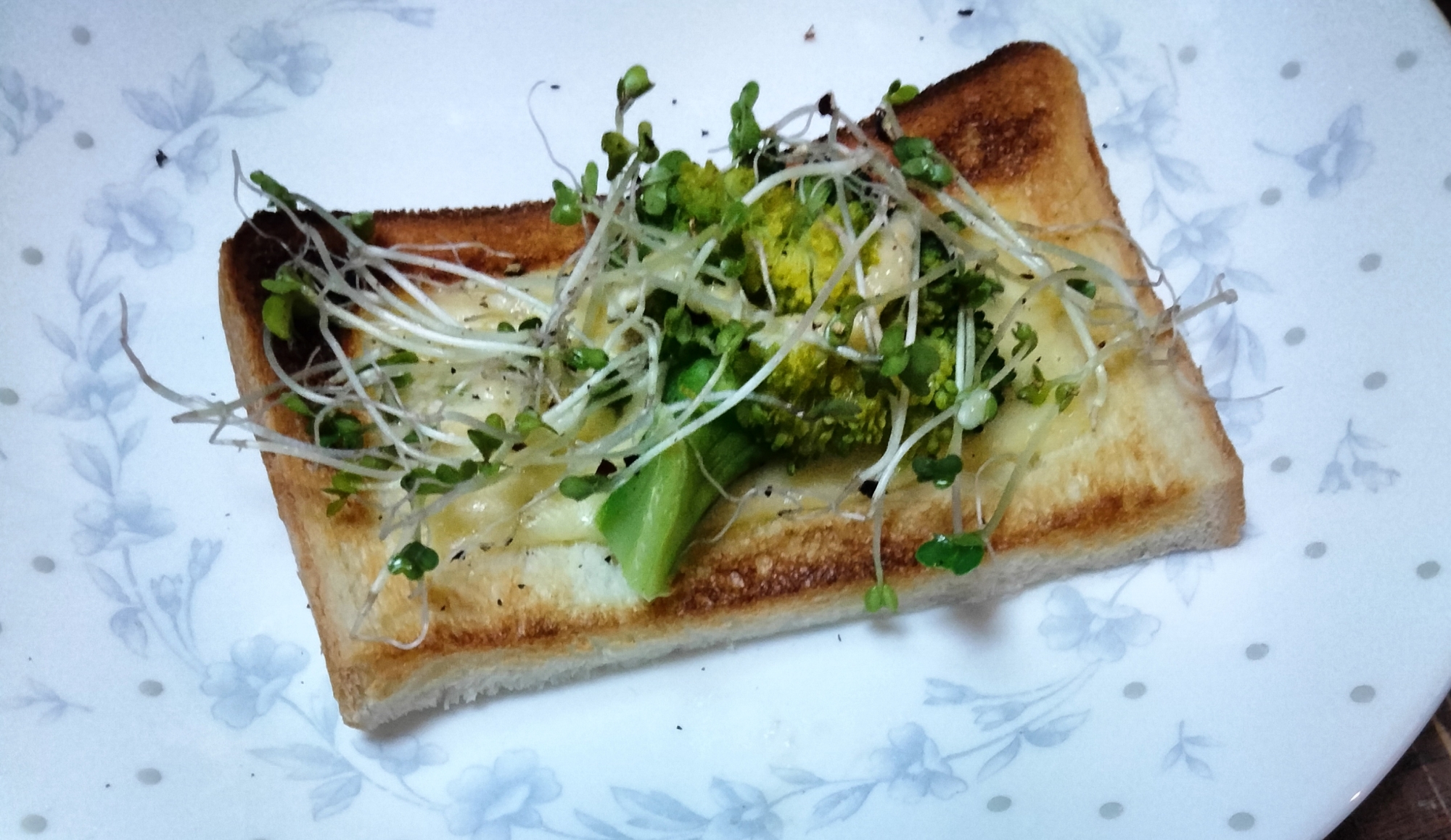 チーズトースト Wブロコ♡茹でブロコ&スプラウト