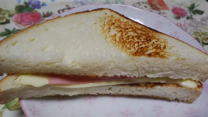 ハムチーズホットサンド