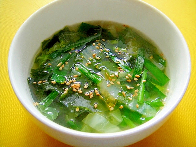 白菜とニラわかめの中華スープ