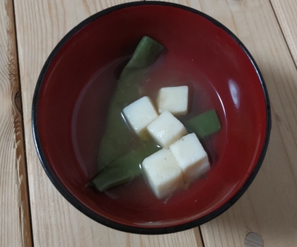 モロッコいんげんと豆腐の味噌汁