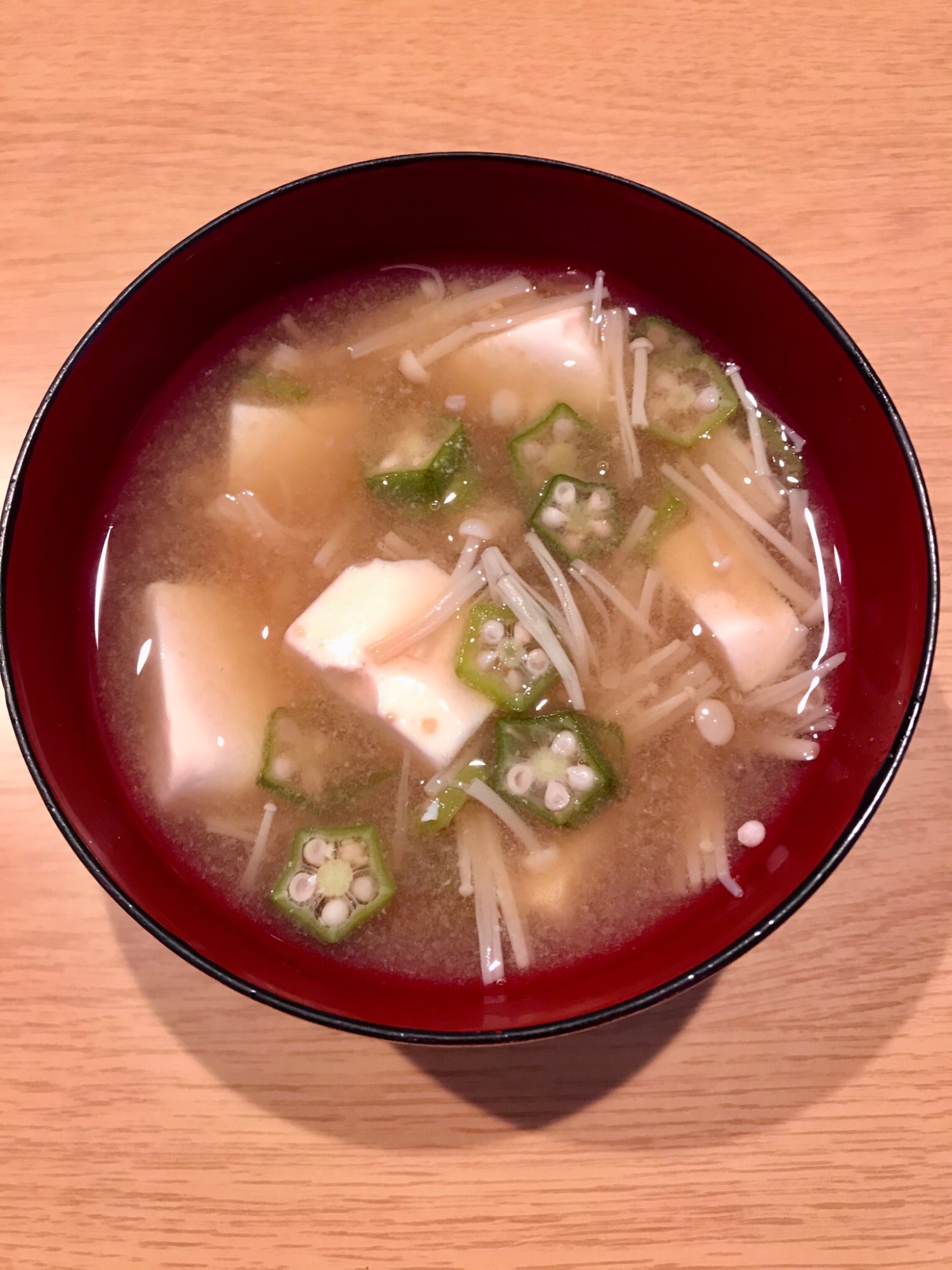 おくら入りえのきと豆腐の味噌汁