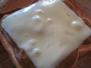 かけて焼くだけ　オープンカレーパン