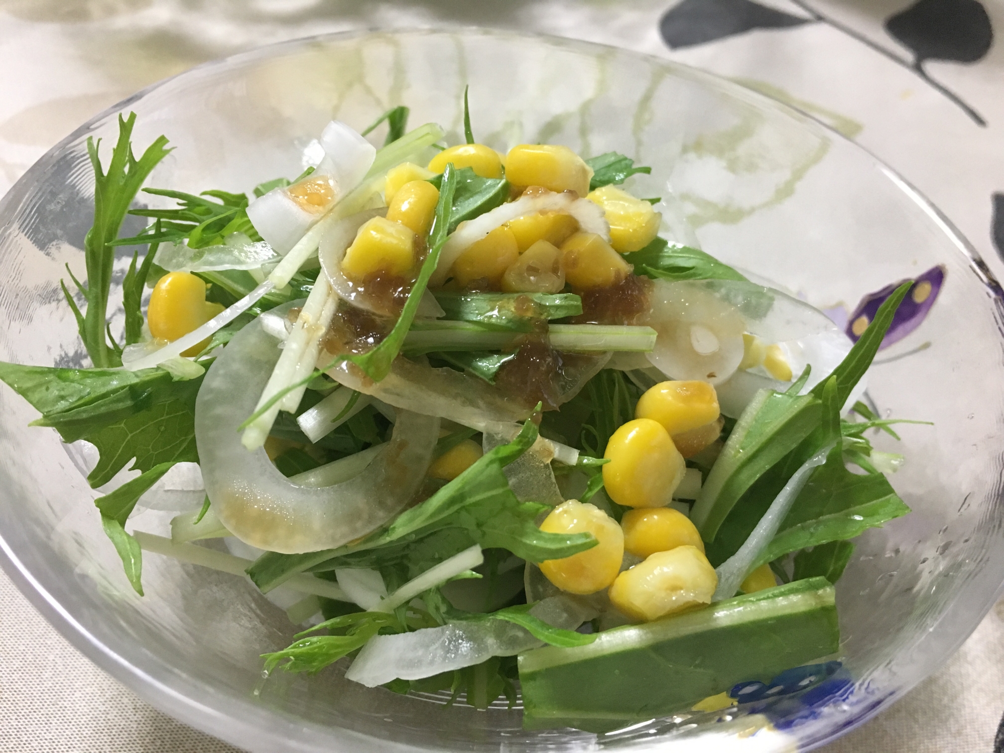 お手軽(^^)水菜と新玉ねぎのコーンサラダ