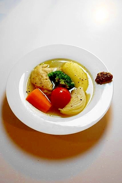 シンプルな味付けだからこそ素材の旨味が引立！ポトフ