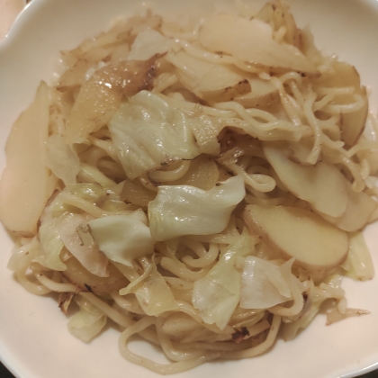 じゃがいもとキャベツの塩焼きそば