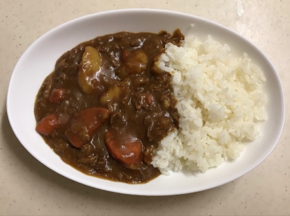 りんご入り初めて作りました^ ^優しいカレーになって食べやすかったです♪ご馳走さまでした