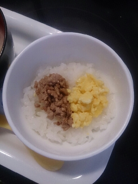 [離乳食：後～]そぼろと卵の2色丼