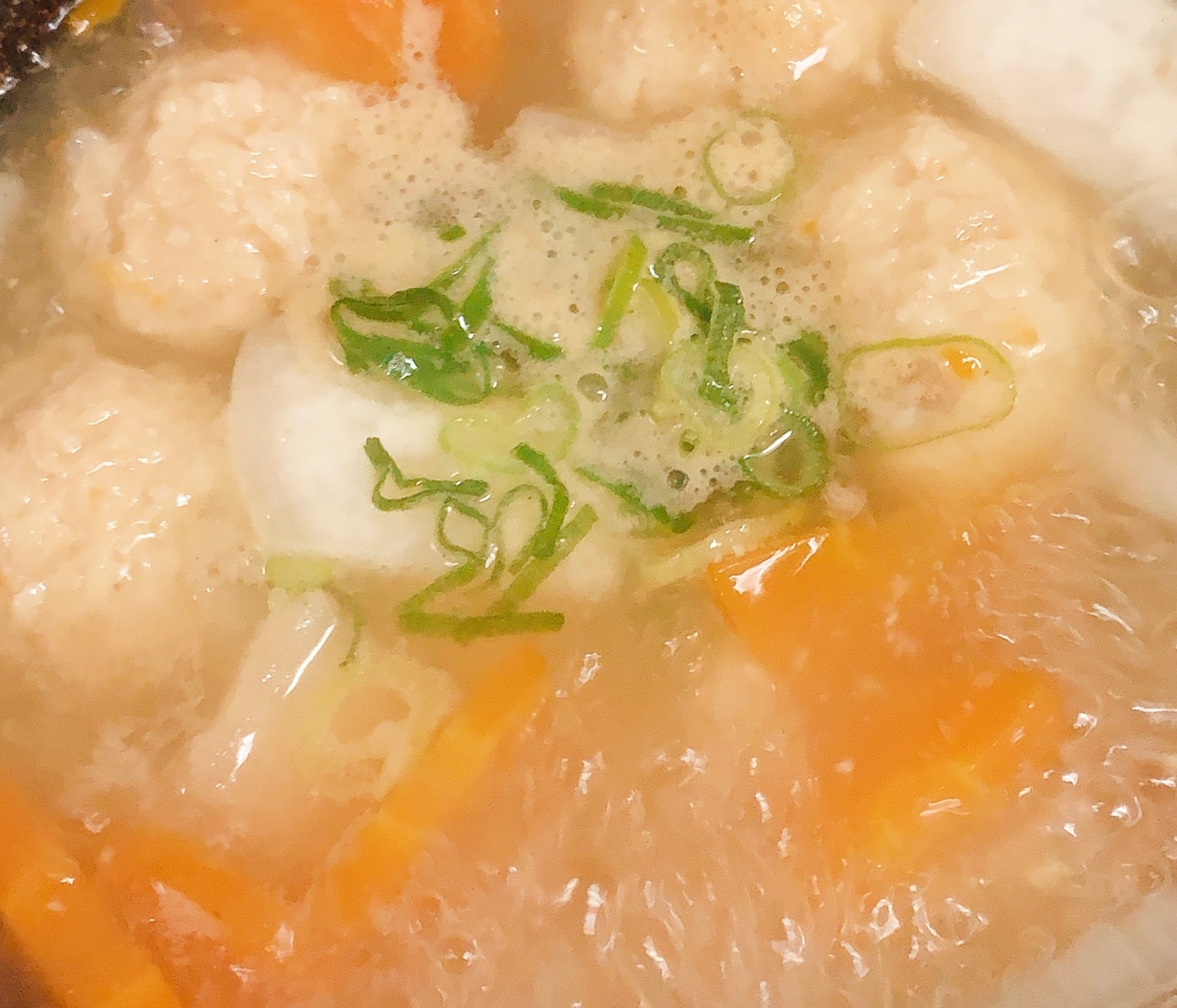 鶏団子と根菜のグツグツ味噌スープ
