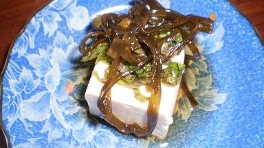 冷奴大葉と昆布の佃煮でさっぱり