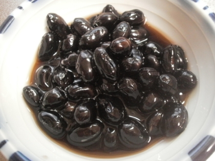 簡単なのに、ふっくらと美味しく出来上がりました。おせち用の黒豆もこのレシピで作りたいと思います。