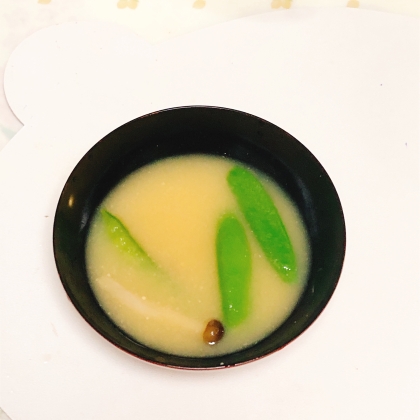 絹さやとしめじの味噌汁