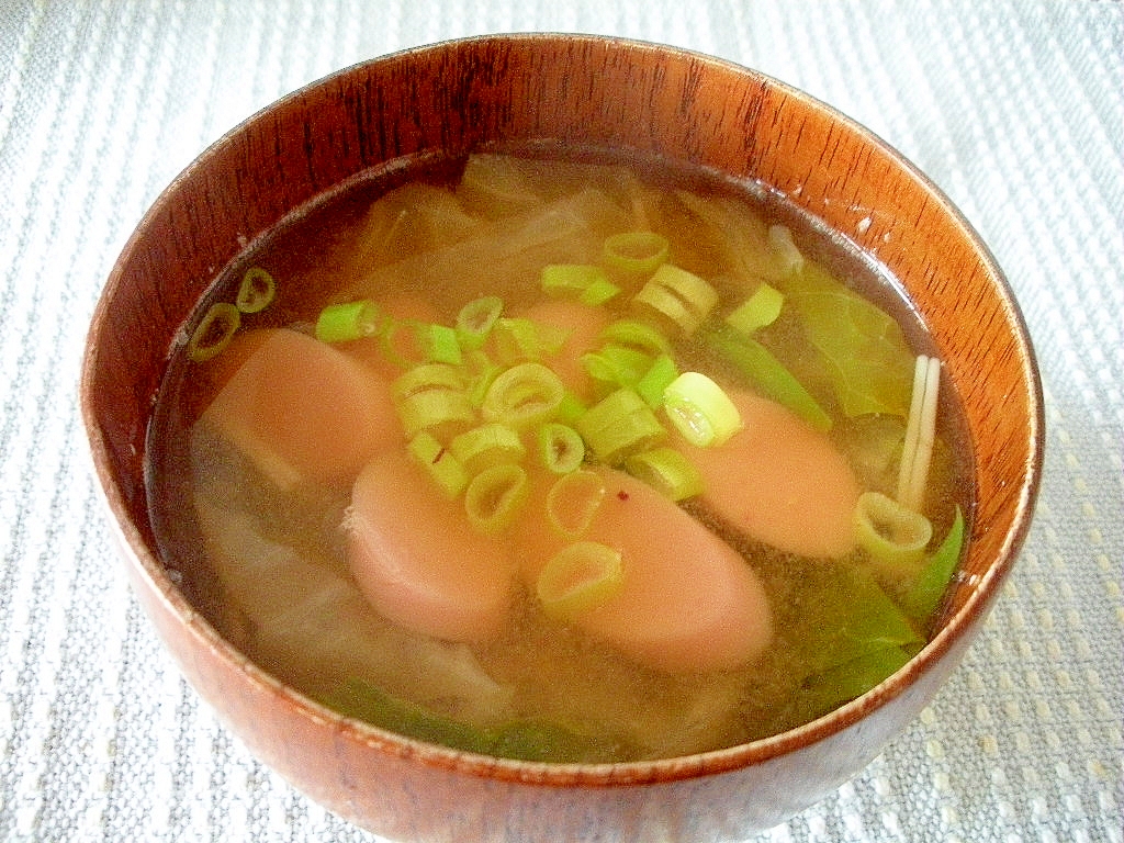 お夜食に！魚肉ソーセージと白菜のおみそ汁♪