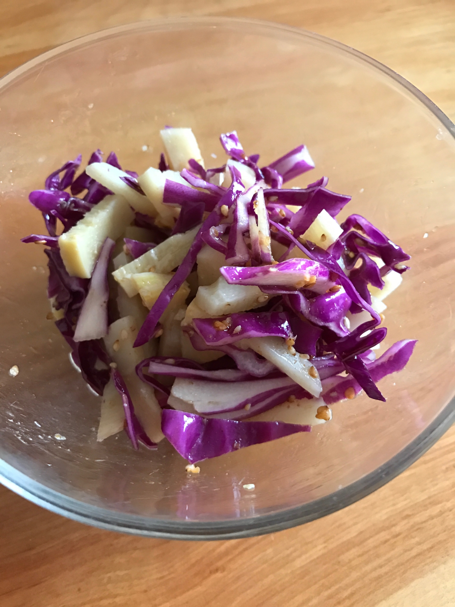 細切りタケノコと紫キャベツのサラダ