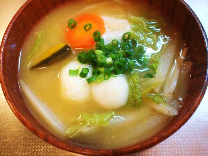 私もおばあちゃんちのお味噌汁で一番好きだったお味噌汁です。自分で作れるとは～。団子も腹もちよく、野菜もたっぷり取れて、とても美味しかったです！