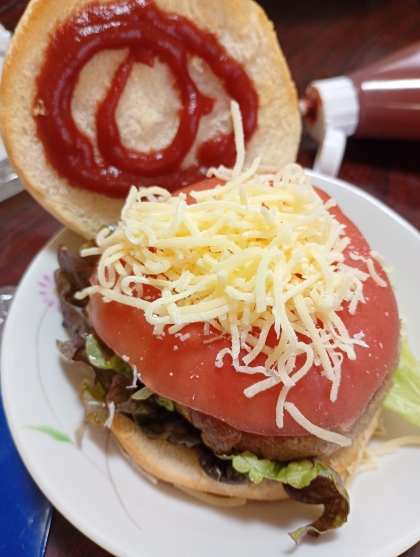 冷凍のハンバーグで作る！手作りお手軽ハンバーガー