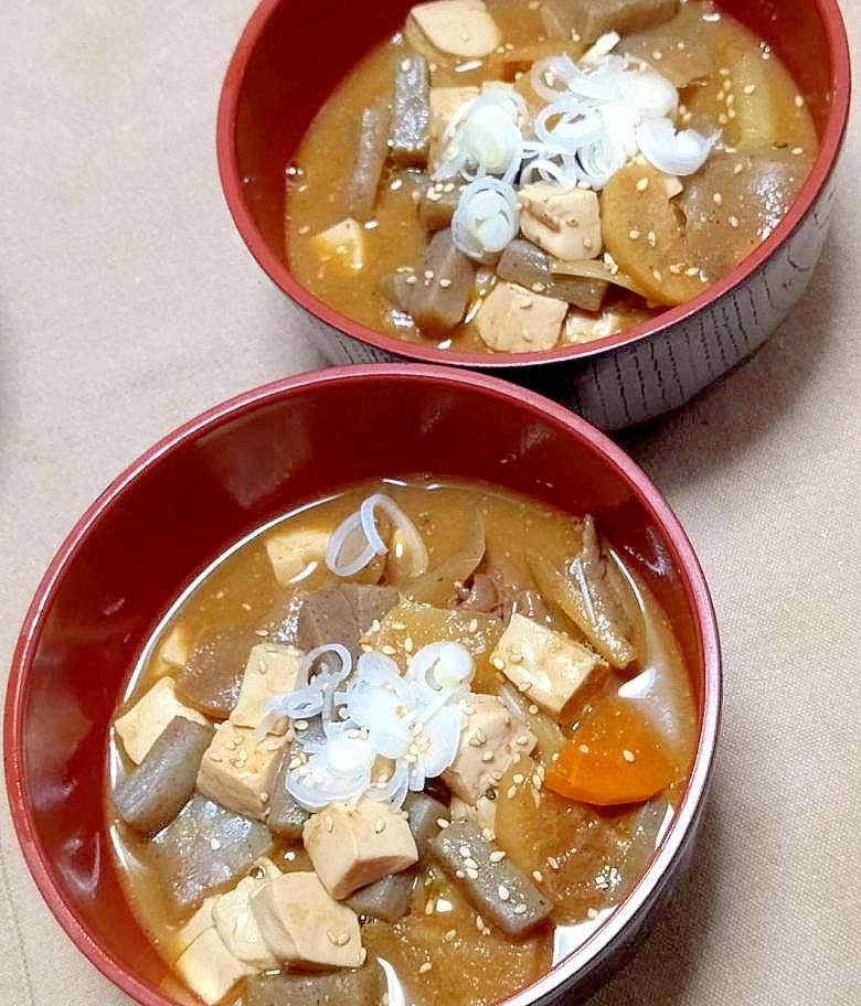 市販のもつ煮込みに野菜をたっぷり入れて