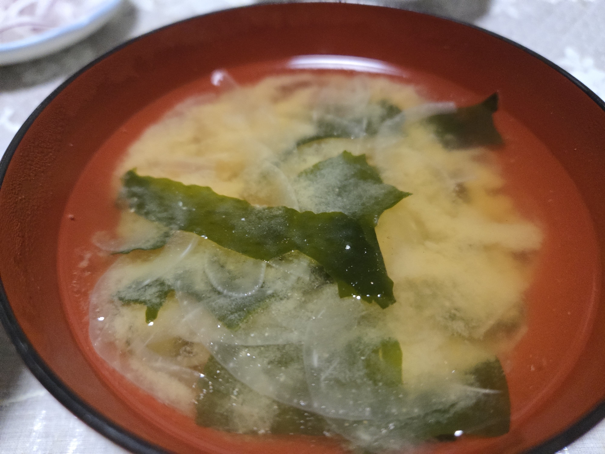 新玉ねぎとわかめのお味噌汁