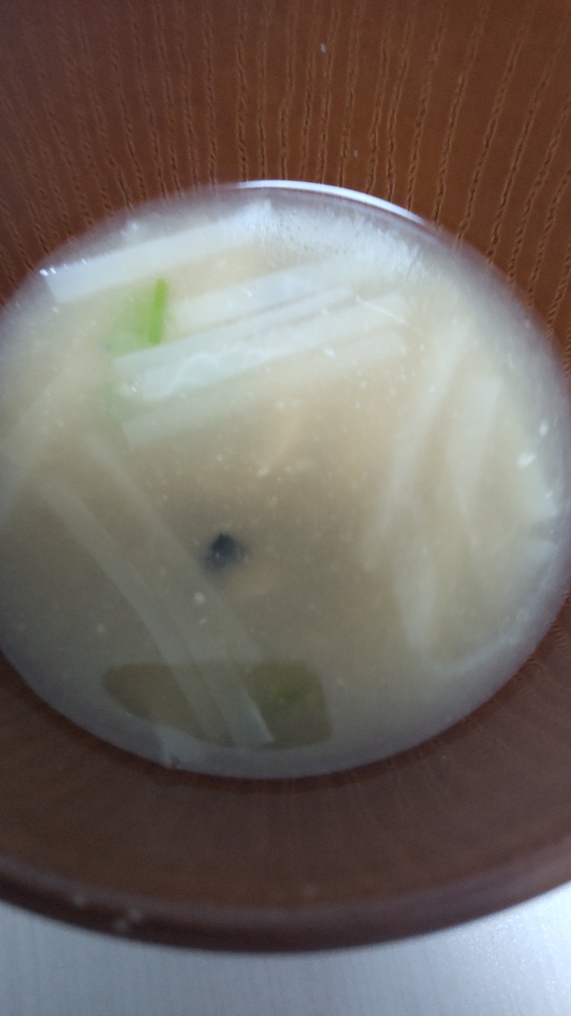 むきみあさりと大根の葉と皮のお味噌汁