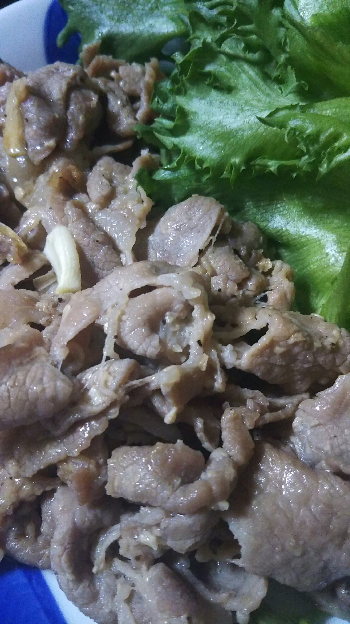 豚肉のにんにく塩麹炒め