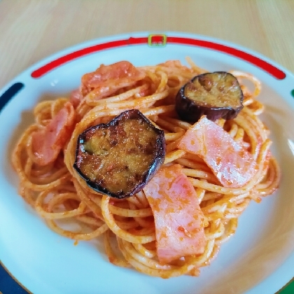 茄子とベーコンのトマトソースパスタ