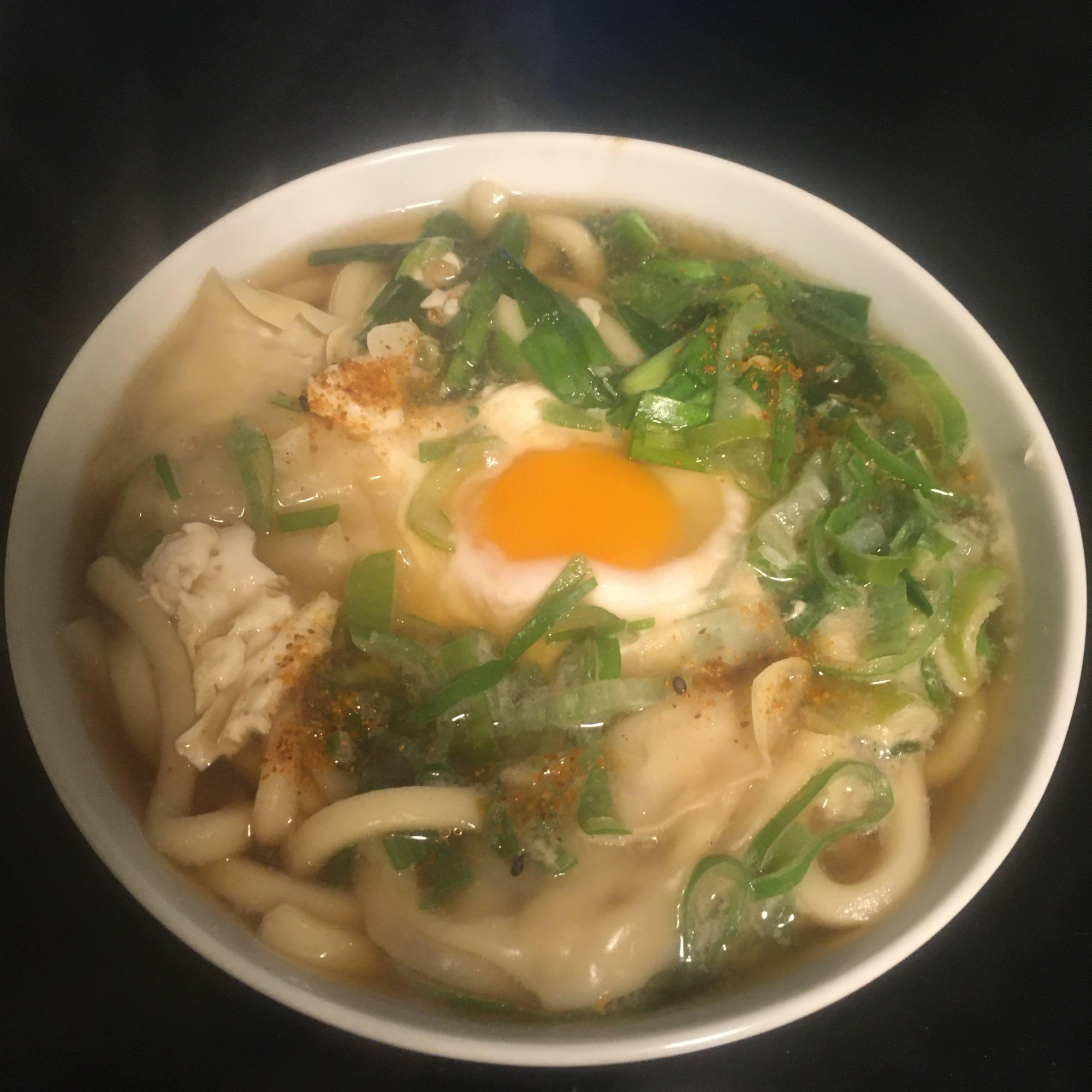 にら、にんにく、ねぎ、ワンタン卵うどん