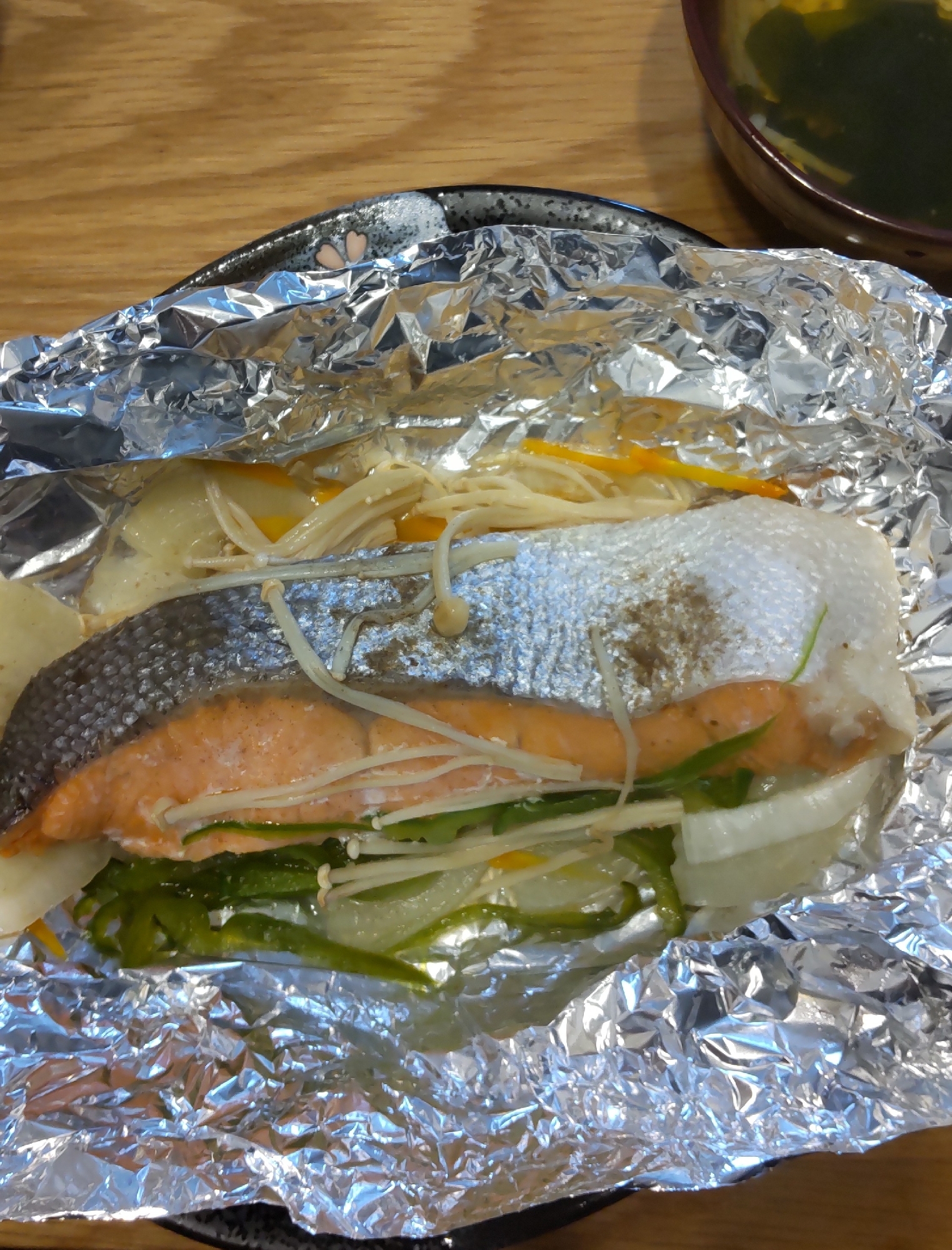 ポン酢でさっぱり!鮭のホイル焼き