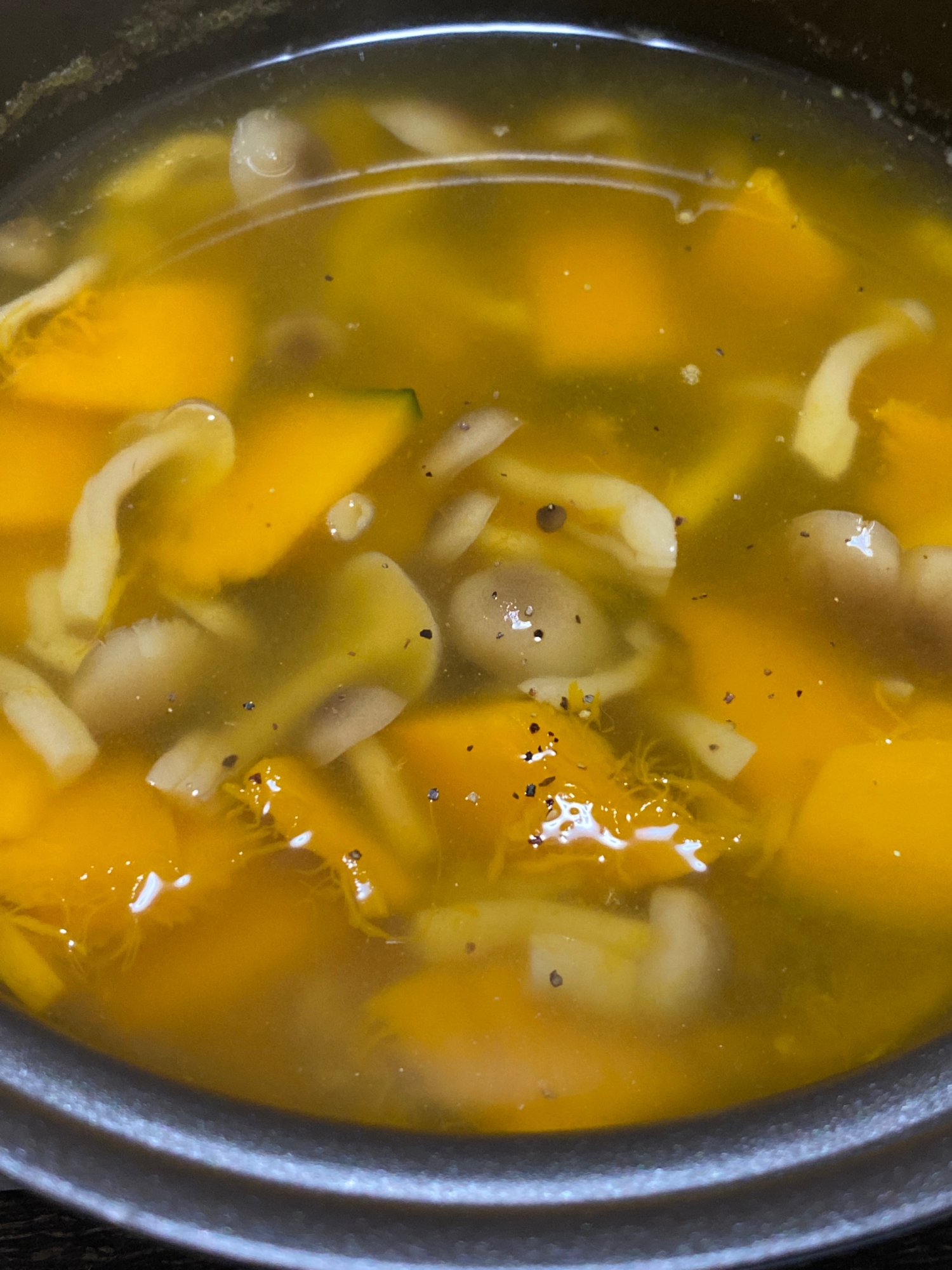 冷凍野菜で、簡単かぼちゃコンソメスープ
