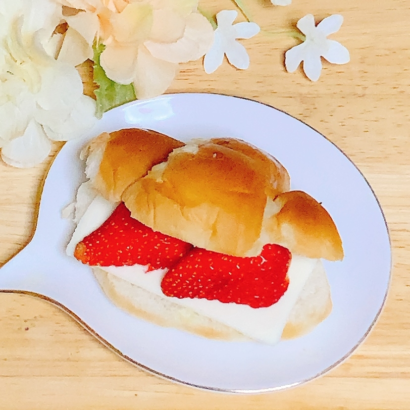 いちご♡チーズサンド