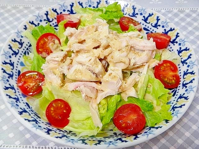 茹で鶏とレタスプチトマトのごまドレサラダ