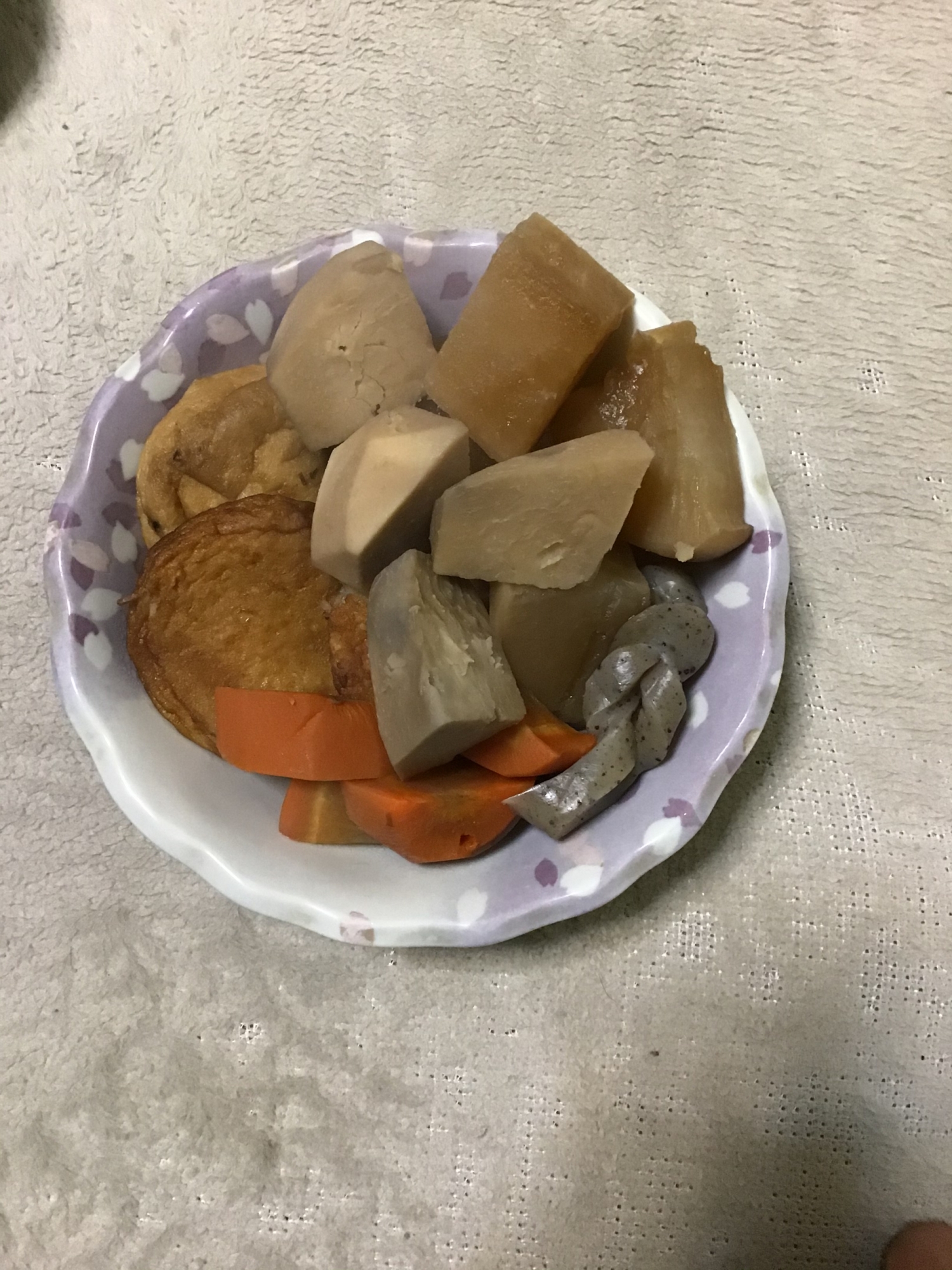 ガンモとさつま揚げと八つ頭と根菜の煮物。