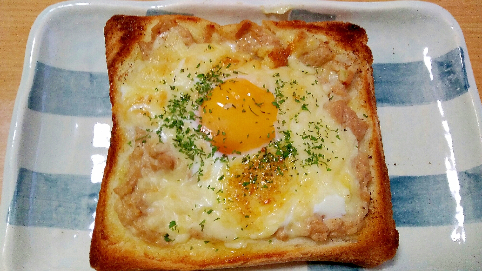 とろ～り卵のツナマヨチーズトースト