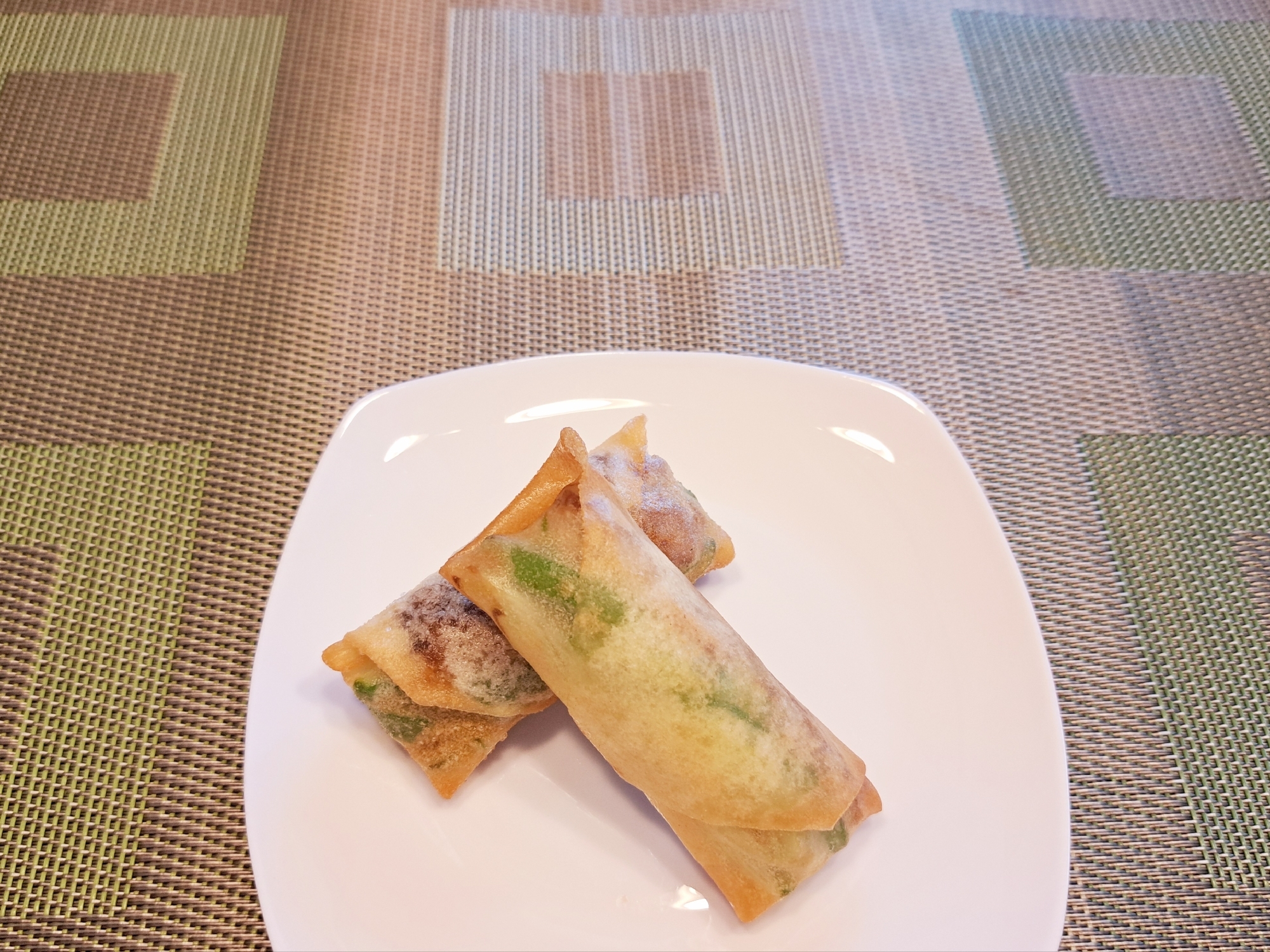 チャーシュー、ピーマン、長ねぎのミニ春巻き