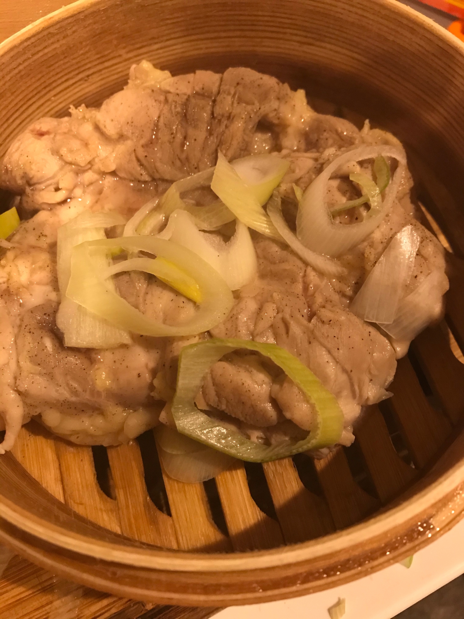 鶏もも肉のせいろ蒸し