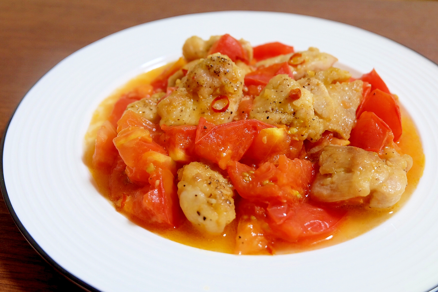 【夏バテメニュー】鶏肉とトマトのにんにく炒め